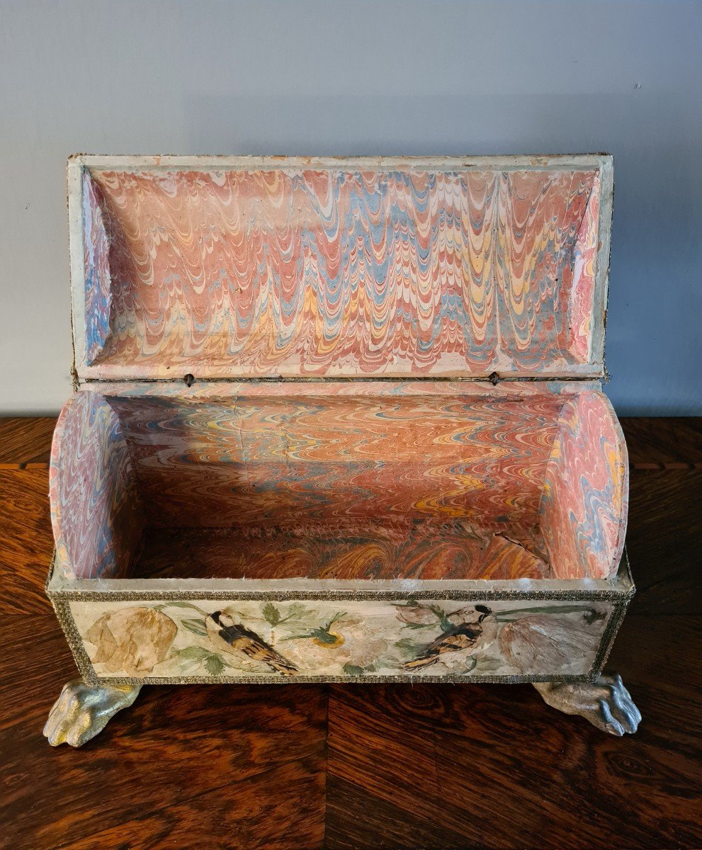 Silk-covered Casket With Decorations Depicting Birds. Tuscan Late 17th Century, Early 18th Cent-photo-1