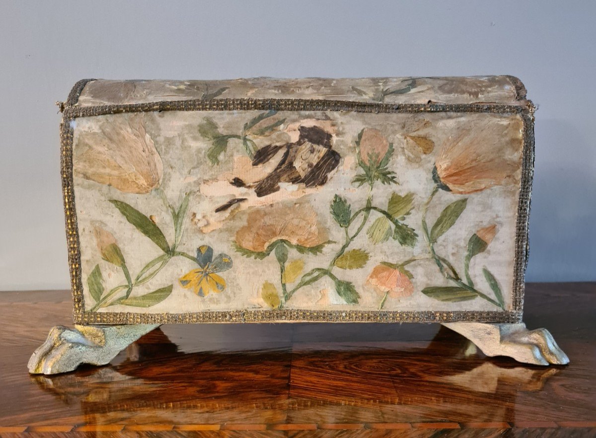 Silk-covered Casket With Decorations Depicting Birds. Tuscan Late 17th Century, Early 18th Cent-photo-2