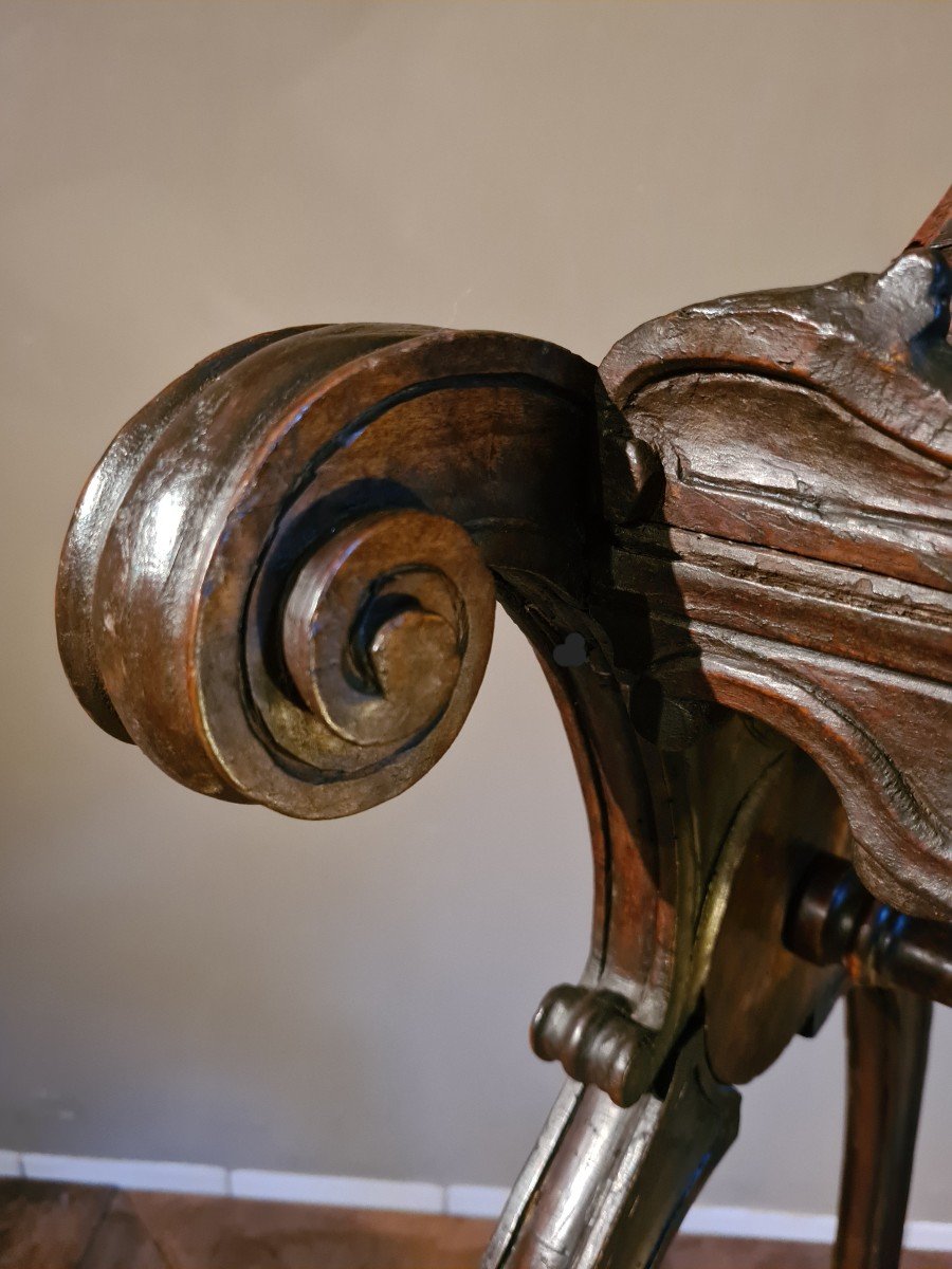 Walnut Lectern In First Patina And Textured Leather, 17th Century Toscany-photo-1