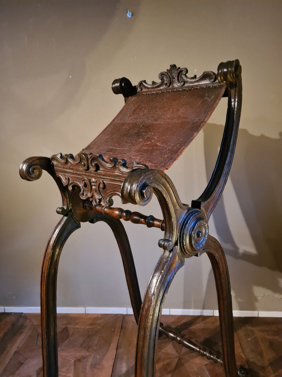 Walnut Lectern In First Patina And Textured Leather, 17th Century Toscany-photo-4