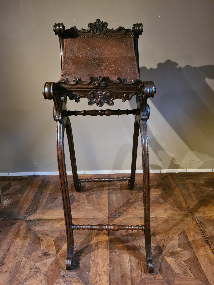 Walnut Lectern In First Patina And Textured Leather, 17th Century Toscany-photo-5