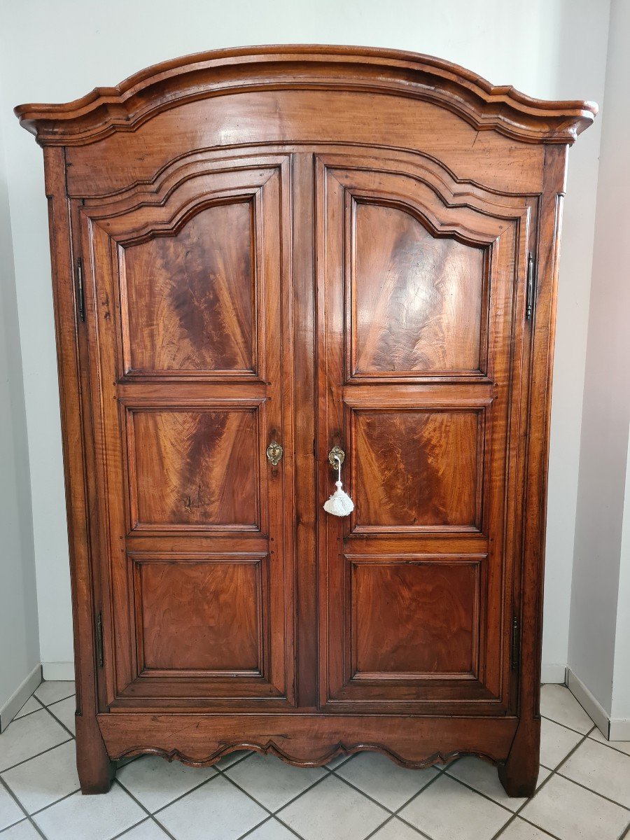 Armoire Louis XV En Noyer Du Pièmont, Milieu Du XVIIIe Siècle