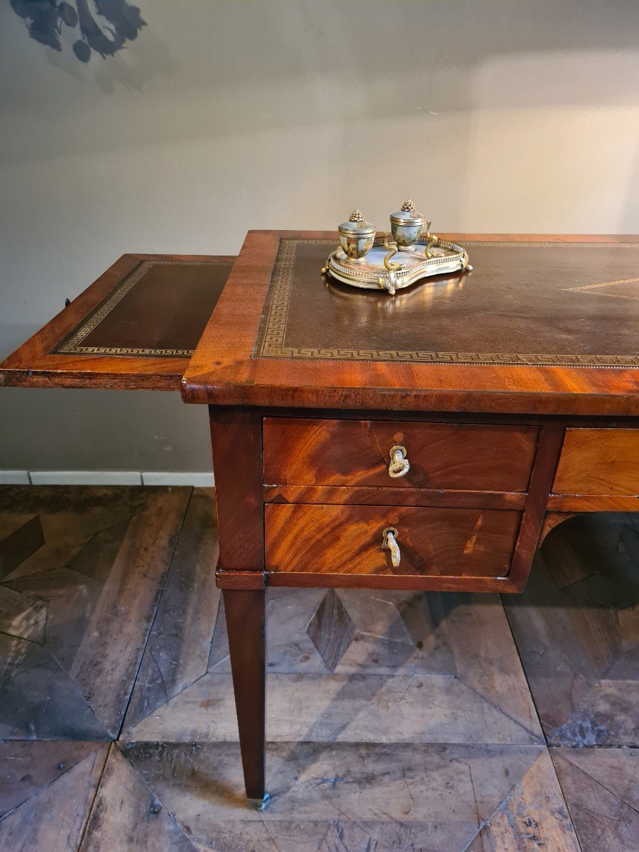 19th Century French Mahogany Veneered Desk-photo-1