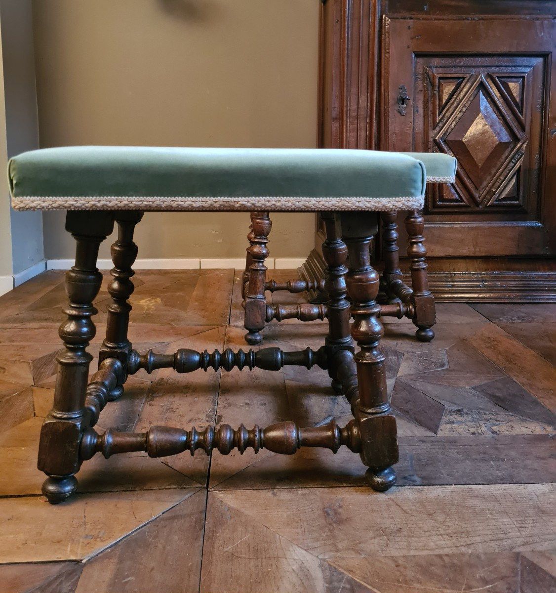 Pair Of Walnut Spool Stools 18th Century Piedmont-photo-2