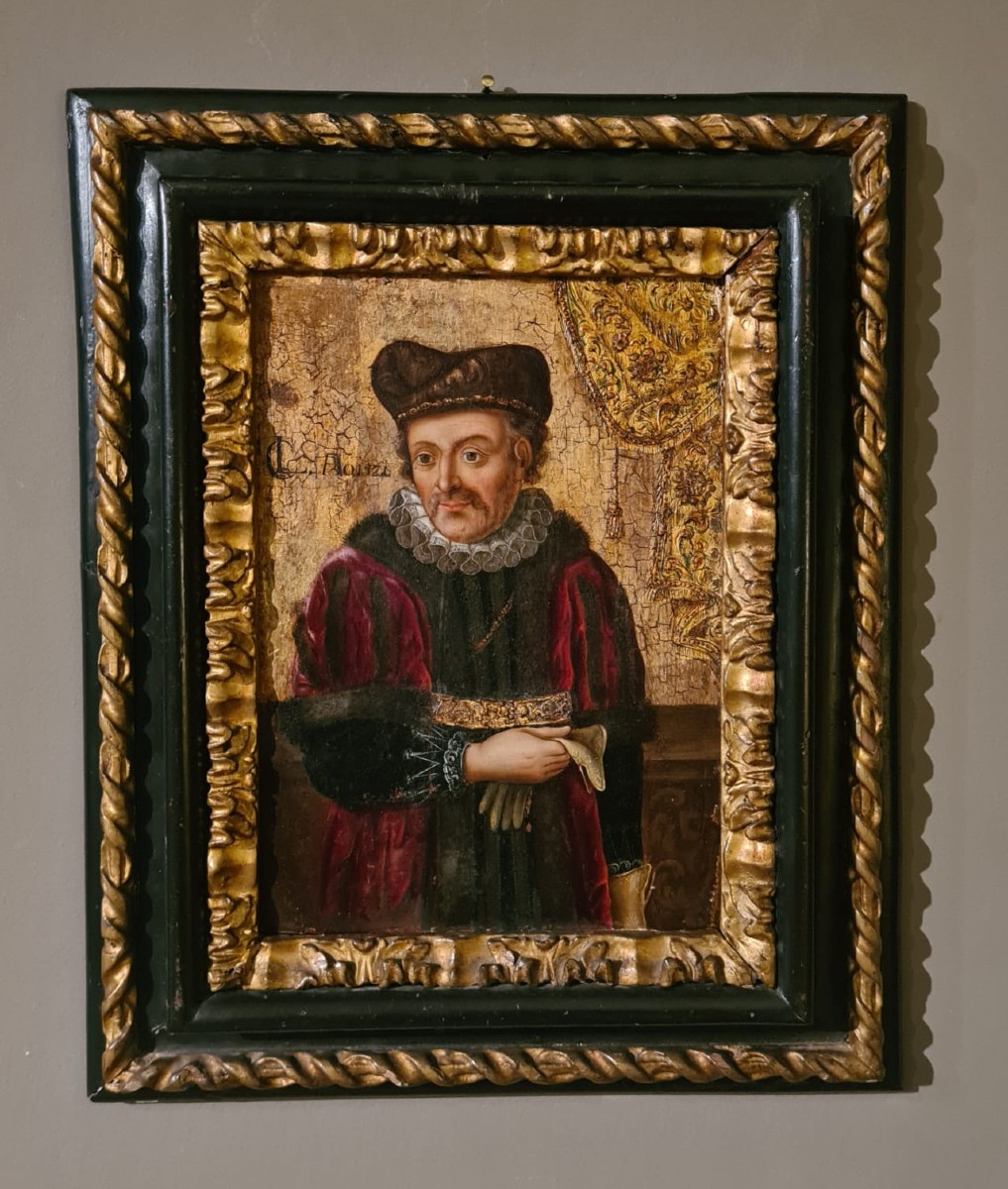 Portrait Of A Man Painted On A Gold Panel-photo-2