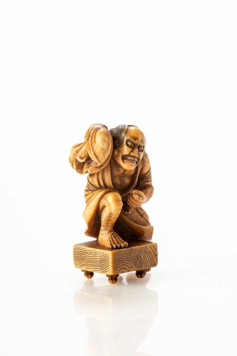 A Japanese Ivory Netsuke Depicting The Samurai Warrior Sato Tadanobu-photo-2