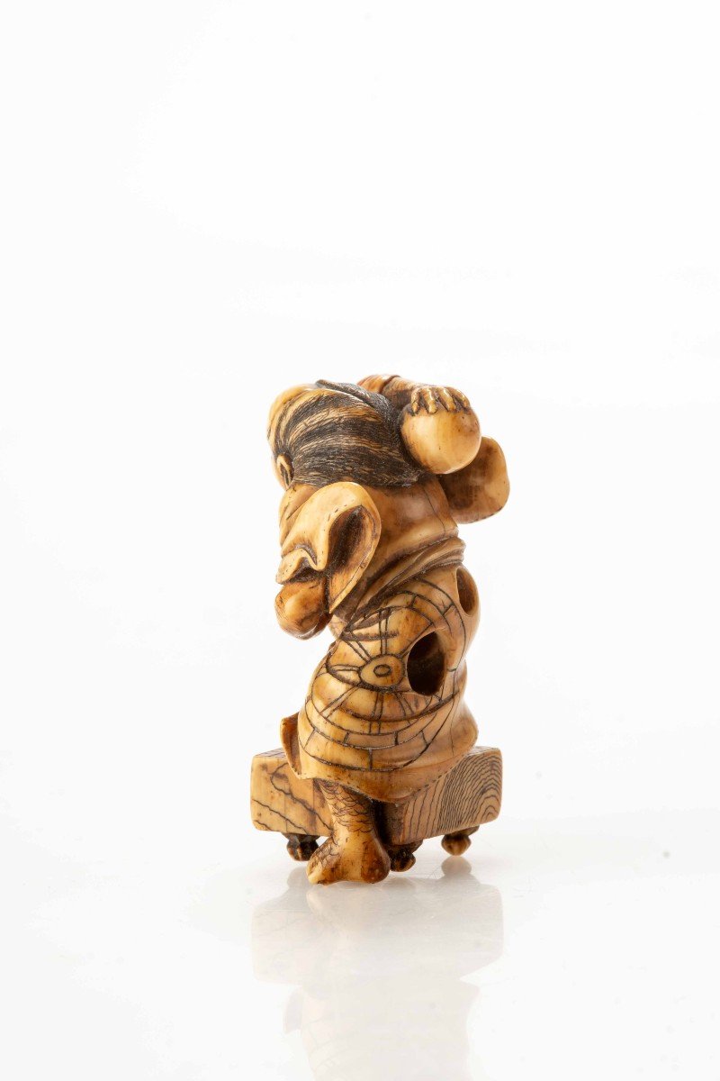 A Japanese Ivory Netsuke Depicting The Samurai Warrior Sato Tadanobu-photo-1