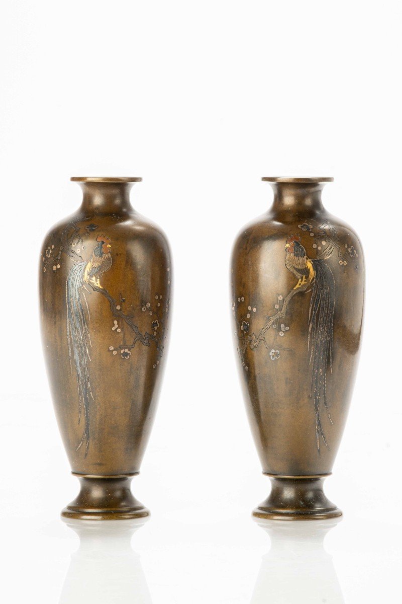 Paire De Vases En Bronze à Décor De Deux Coqs Onagadori-photo-1
