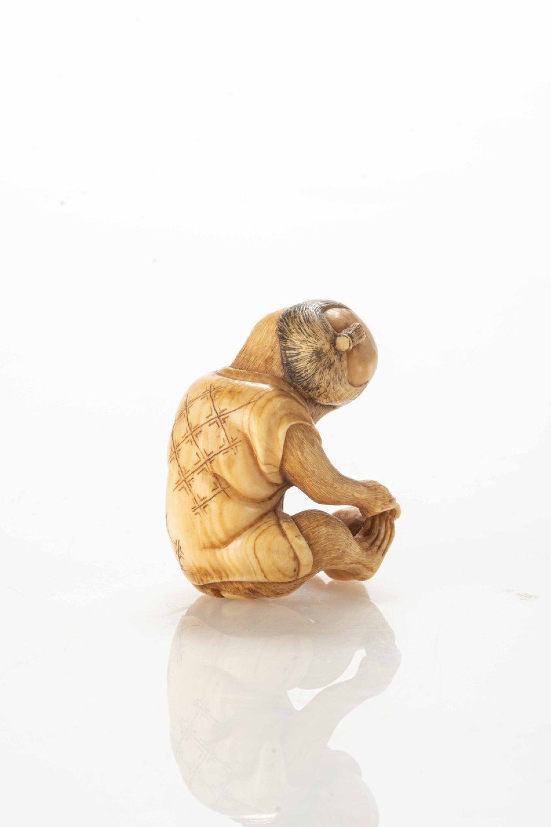 Netsuke En Ivoire Capturant Un Singe Mangeant Un Fruit-photo-4