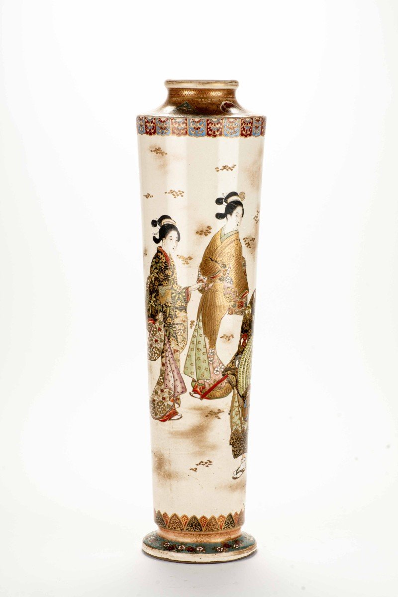 A Large Satsuma Vase Depicting A Scene Of Daily Life-photo-2