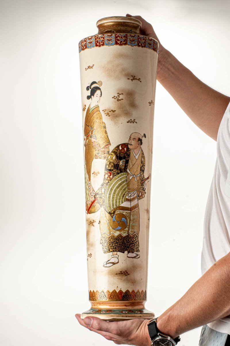 A Large Satsuma Vase Depicting A Scene Of Daily Life-photo-2