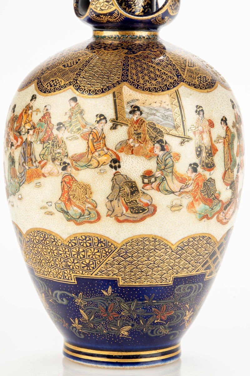 A Satsuma Vase With Numerous Figures Bringing Gift-photo-1