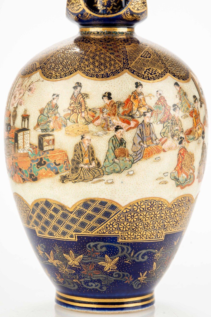 A Satsuma Vase With Numerous Figures Bringing Gift-photo-2