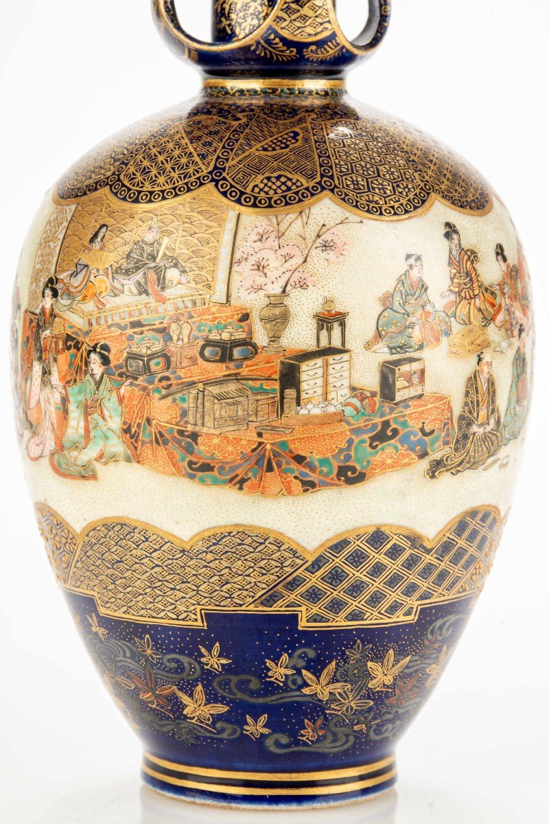 A Satsuma Vase With Numerous Figures Bringing Gift-photo-3