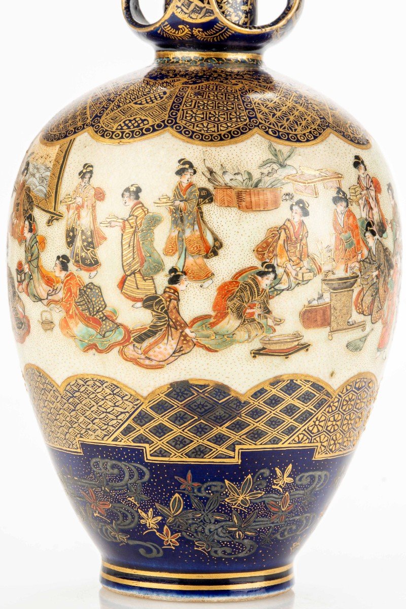 A Satsuma Vase With Numerous Figures Bringing Gift-photo-5