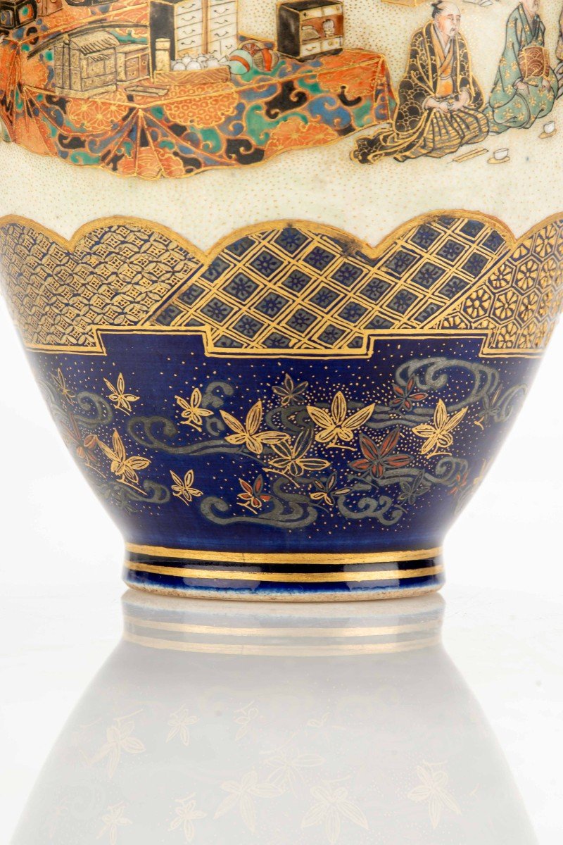 A Satsuma Vase With Numerous Figures Bringing Gift-photo-6