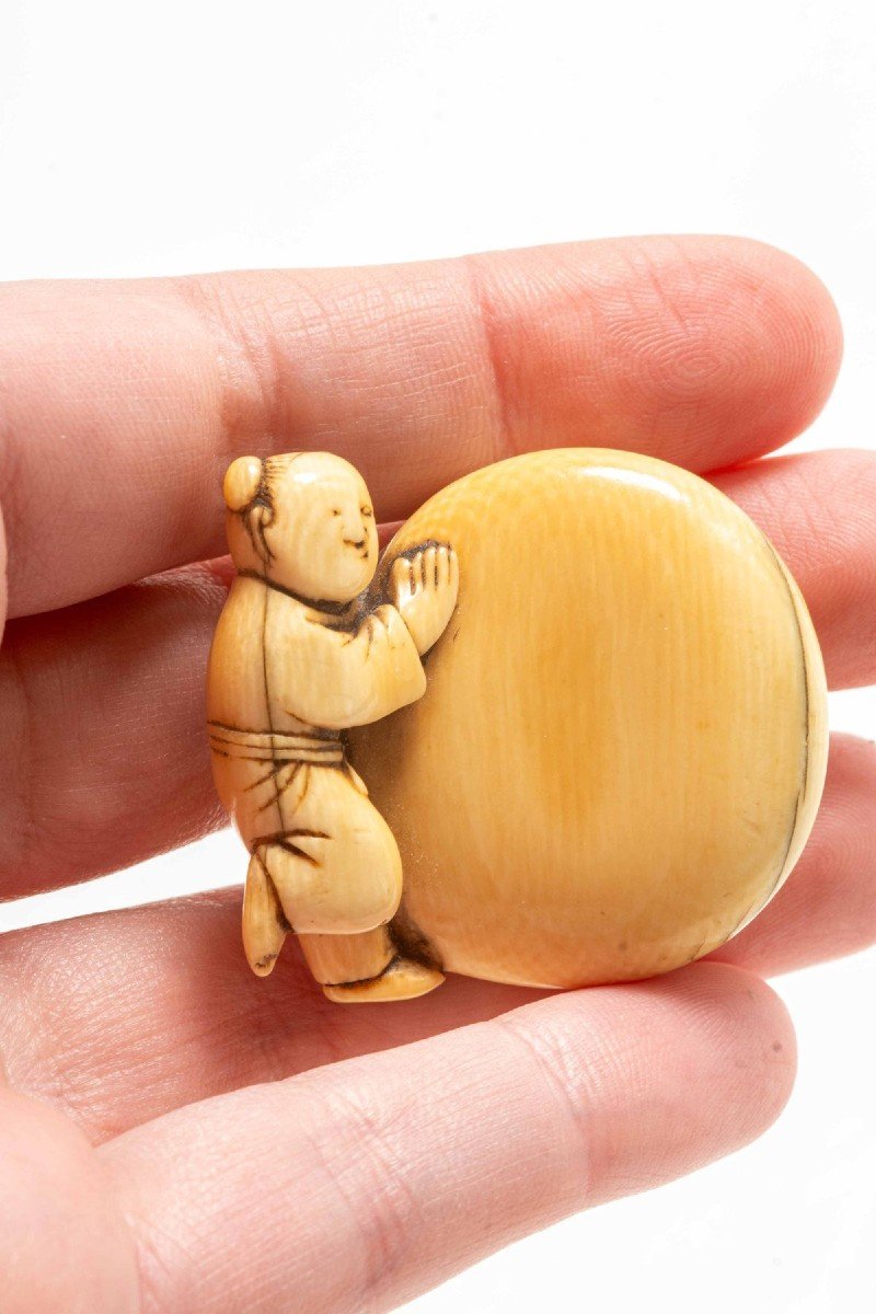 An Ivory Netsuke Depicting A Karako-photo-1