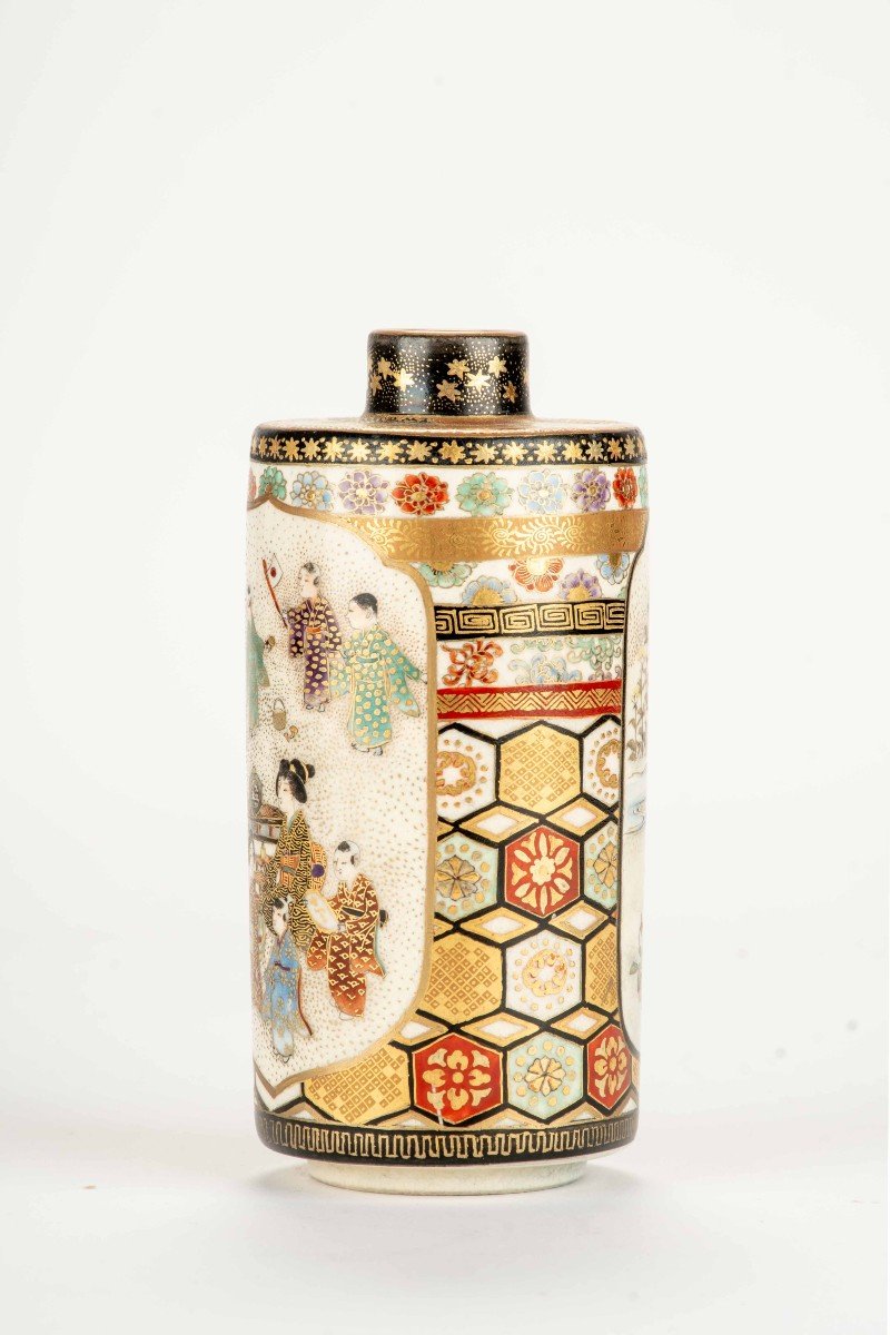 A Satsuma Vase Painted With Polychrome Enamels And Pure Gold-photo-4