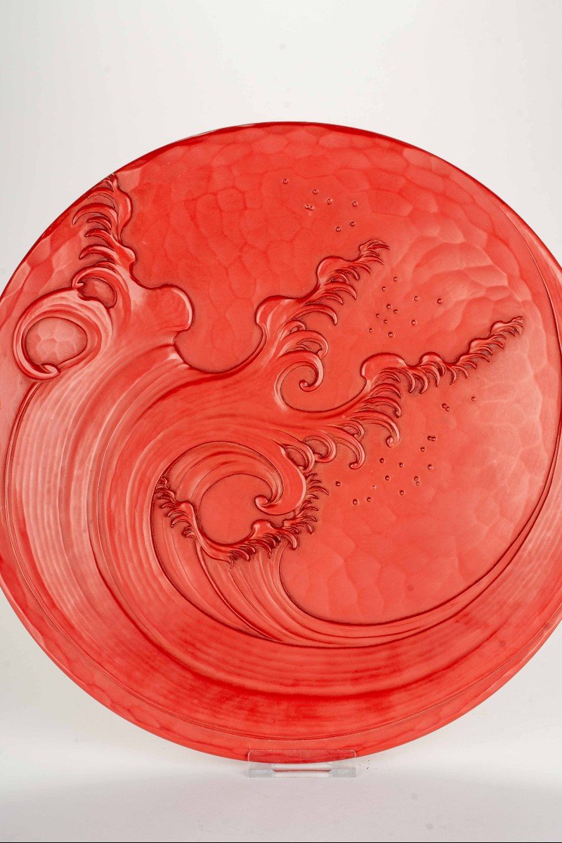 A Lacquered Wooden Plate Decorated In Relief With A Majestic Wave-photo-3