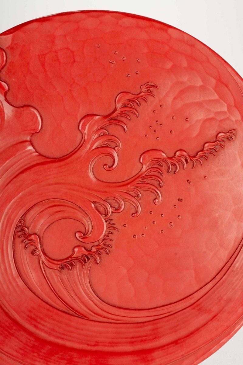 A Lacquered Wooden Plate Decorated In Relief With A Majestic Wave-photo-4