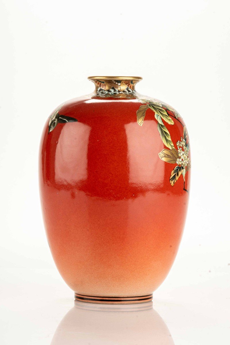 Vase Satsuma Vernissé Dans Une Teinte Rouge-orangé Avec Un Motif Floral Polychrome-photo-3