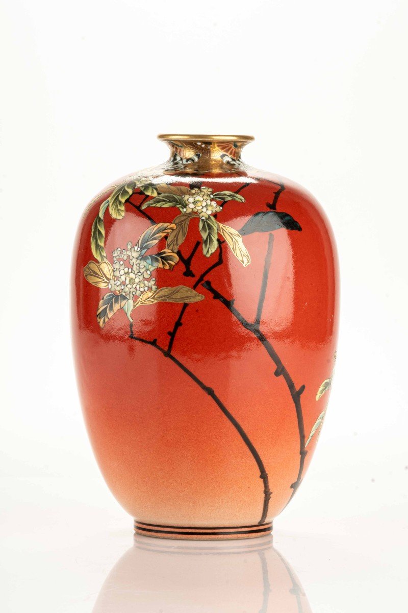 Vase Satsuma Vernissé Dans Une Teinte Rouge-orangé Avec Un Motif Floral Polychrome-photo-4