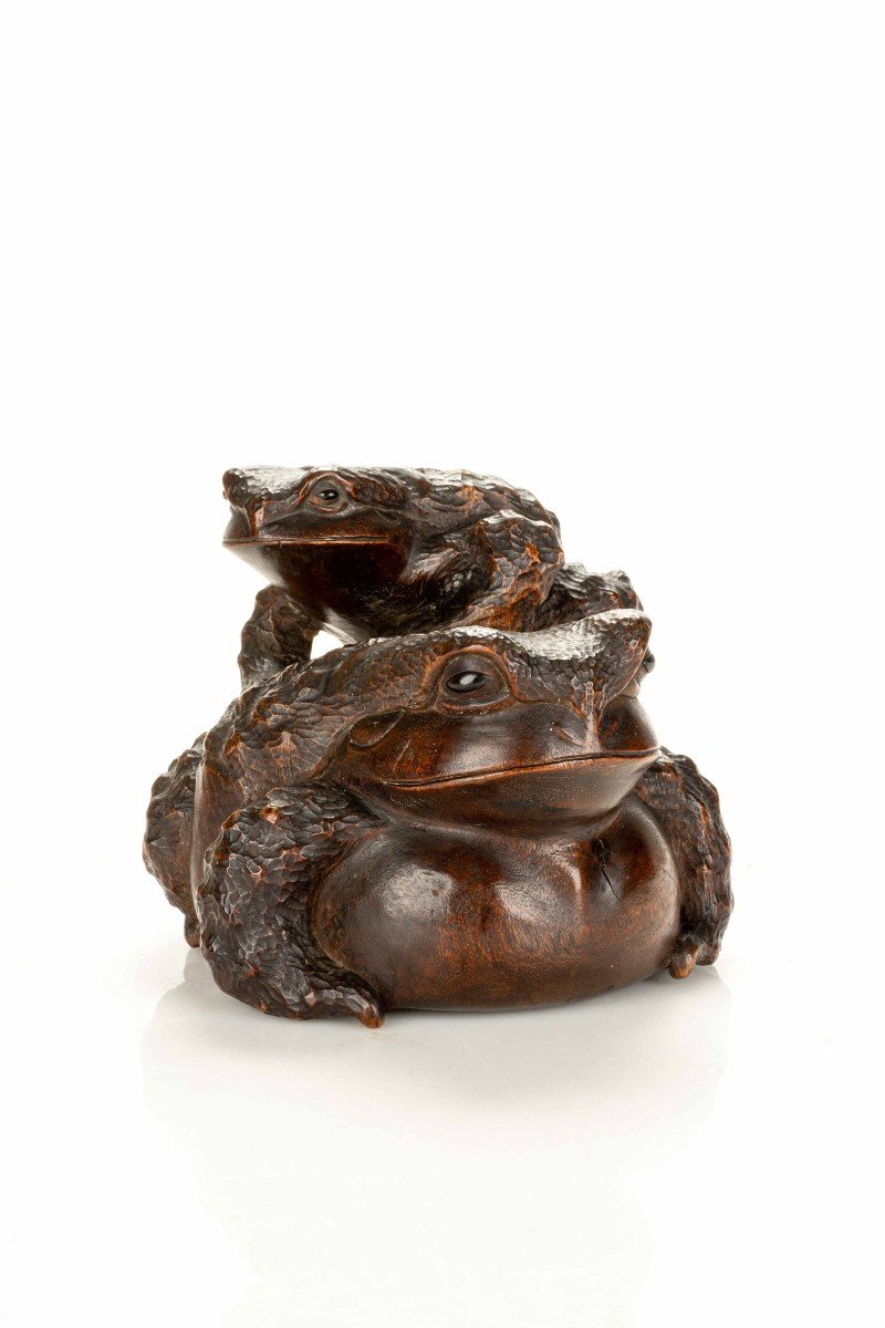 A Wooden Okimono Depicting Two Toads, Signed Harumitsu-photo-2