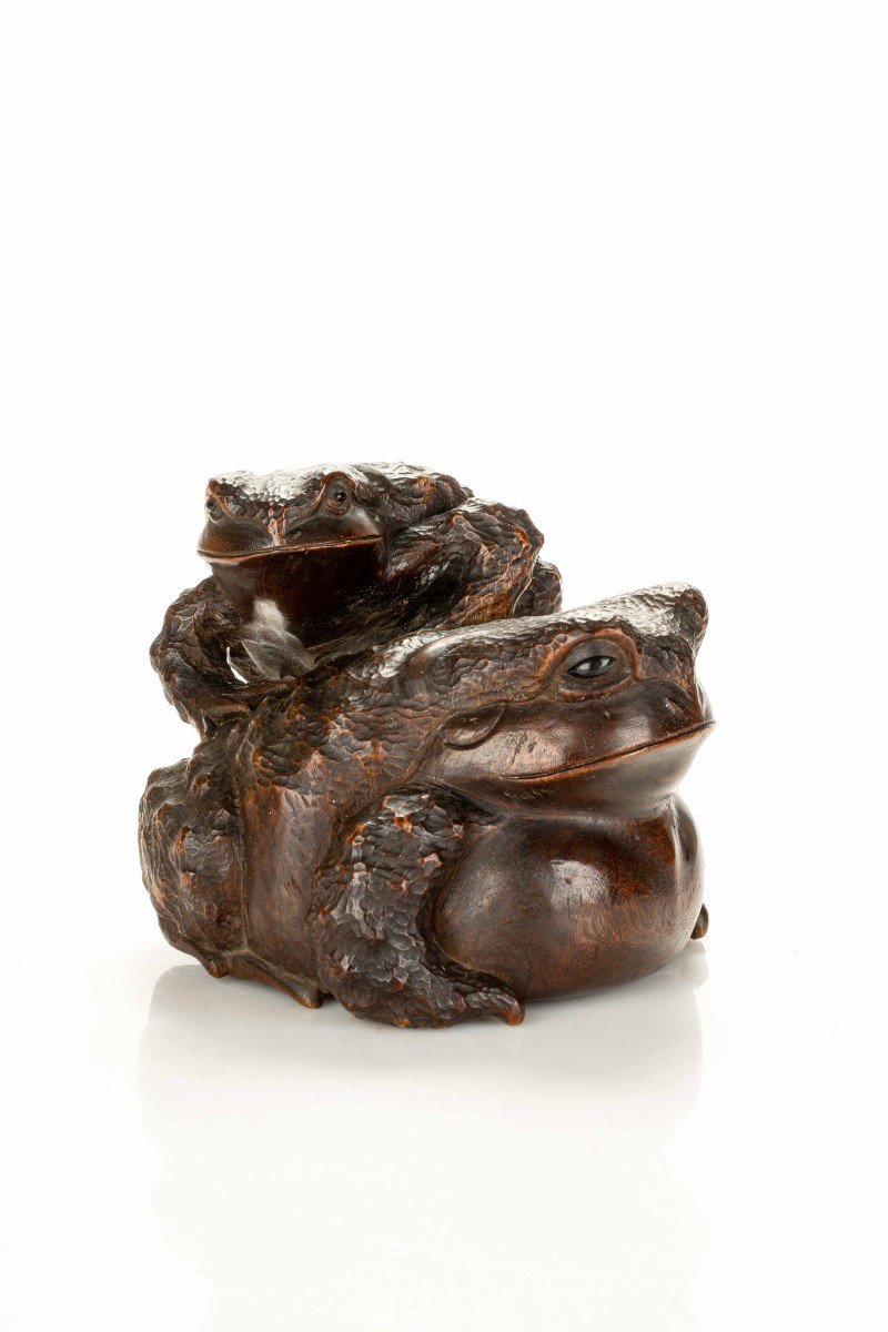 A Wooden Okimono Depicting Two Toads, Signed Harumitsu-photo-3