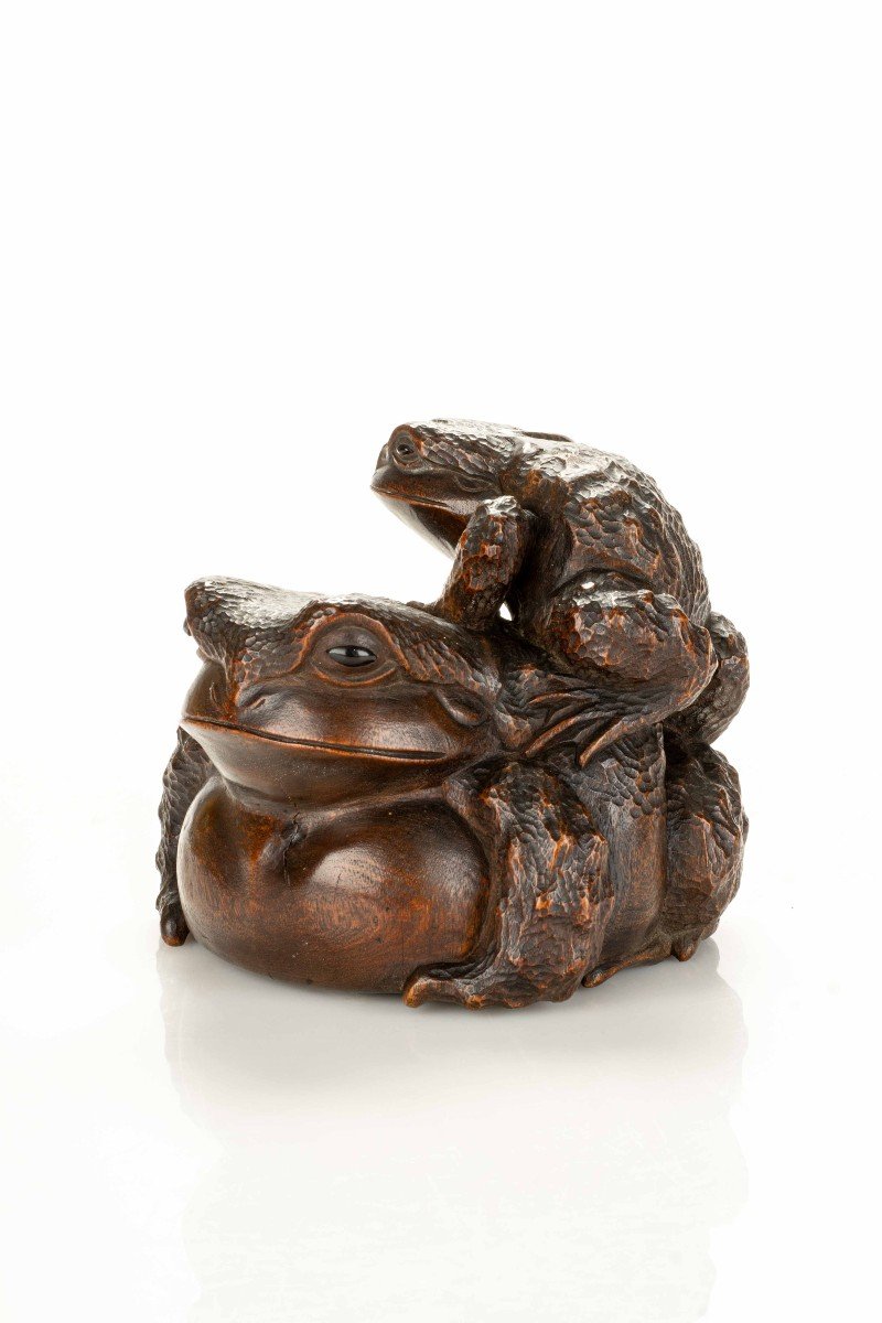 A Wooden Okimono Depicting Two Toads, Signed Harumitsu-photo-1