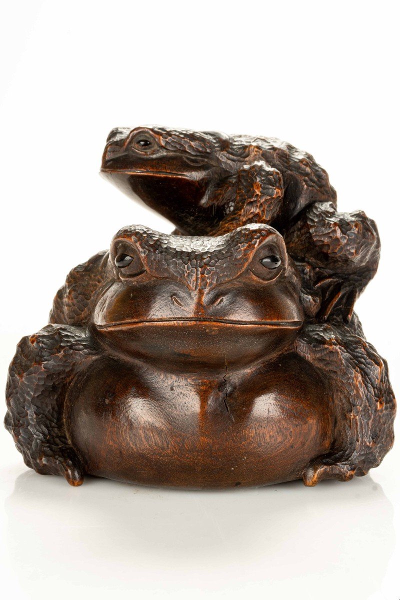 A Wooden Okimono Depicting Two Toads, Signed Harumitsu-photo-2