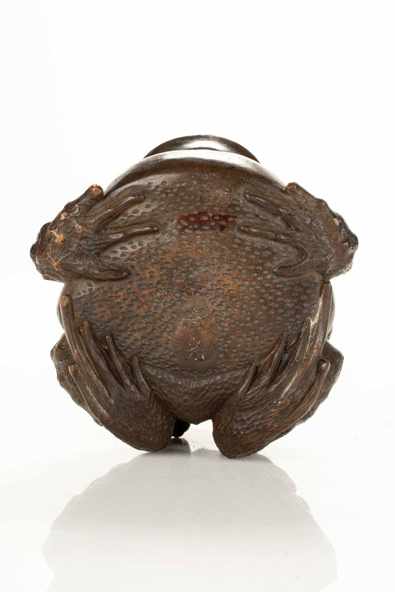 A Wooden Okimono Depicting Two Toads, Signed Harumitsu-photo-4