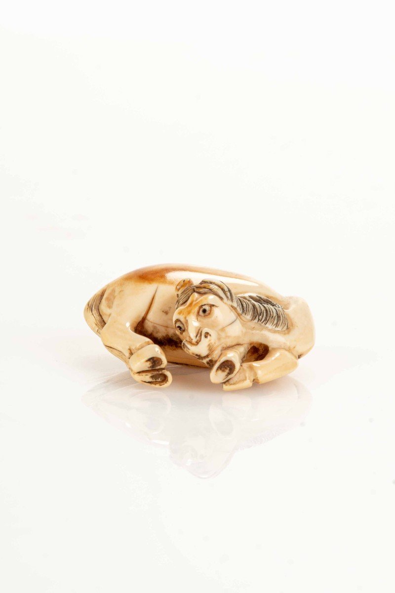 Netsuke japonais en ivoire représentant un cheval-photo-1