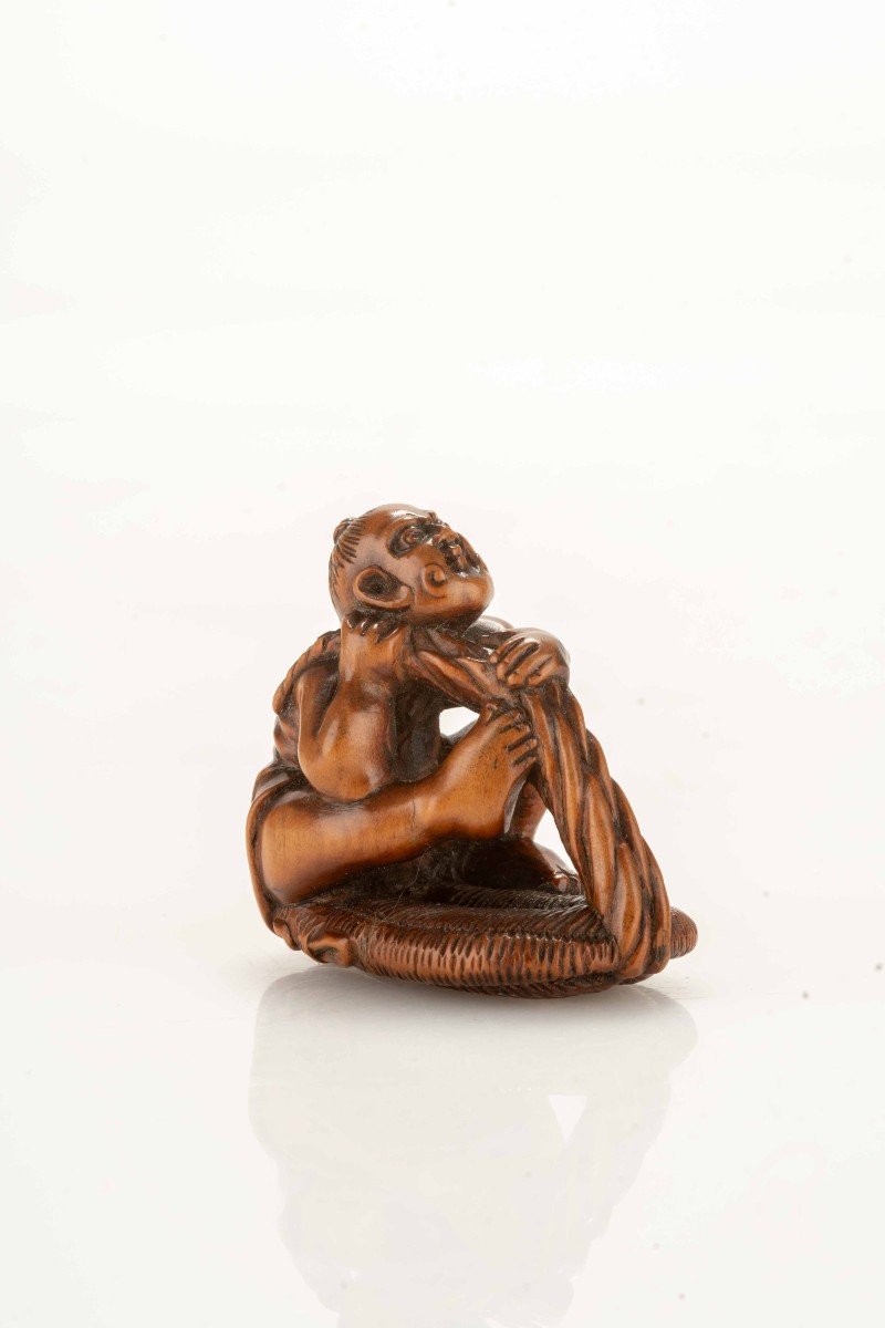 A Boxwood Netsuke Depicting A Nio With A Giant Sandal-photo-3