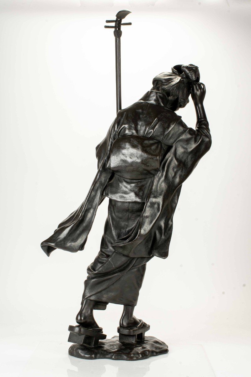 A Tokyo School Bronze Okimono Depicting A Walking Geisha-photo-2