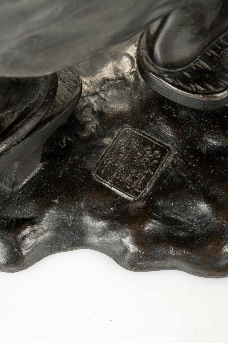 A Tokyo School Bronze Okimono Depicting A Walking Geisha-photo-8