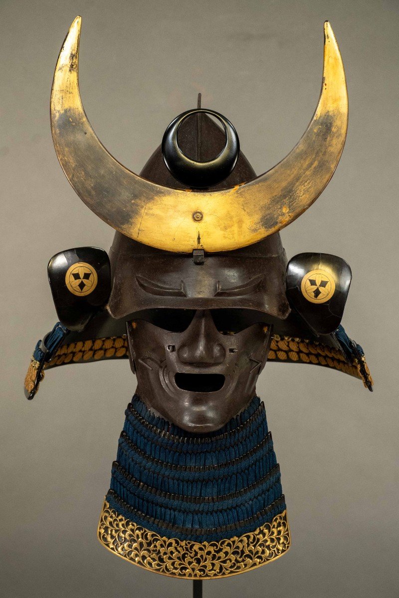 Casque De Samouraï De Type Kabuto Momonari Et Masque Menpō