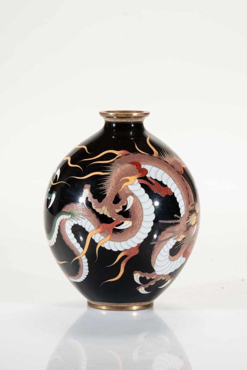 A Globular Cloisonné Vase Depicting Two Dragons Looking At Each Other-photo-1