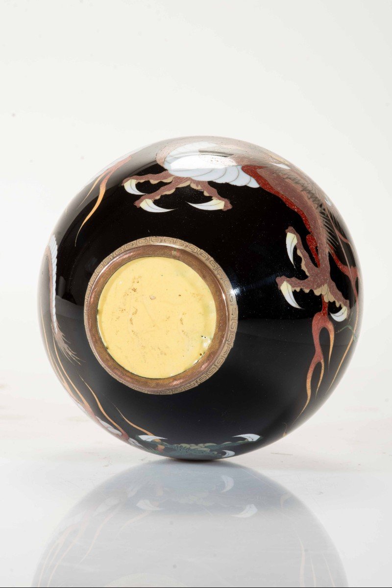 A Globular Cloisonné Vase Depicting Two Dragons Looking At Each Other-photo-3