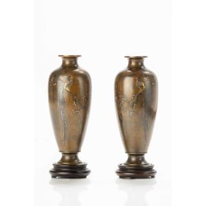 Paire De Vases En Bronze à Décor De Deux Coqs Onagadori