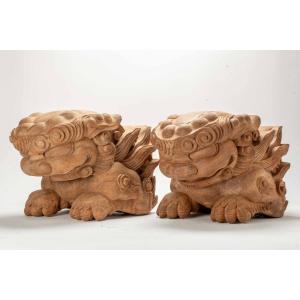 Paire De Grandes Kibana En Bois Sculpté En Forme De Shishi