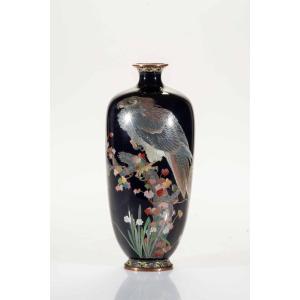 Vase Cloisonné Représentant Un Aigle Sur Une Branche De Pin Matsu