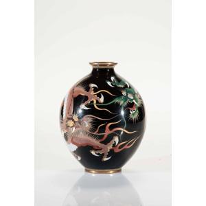 Vase Cloisonné De Forme Globulaire, Représentant Deux Dragons Se Regardant