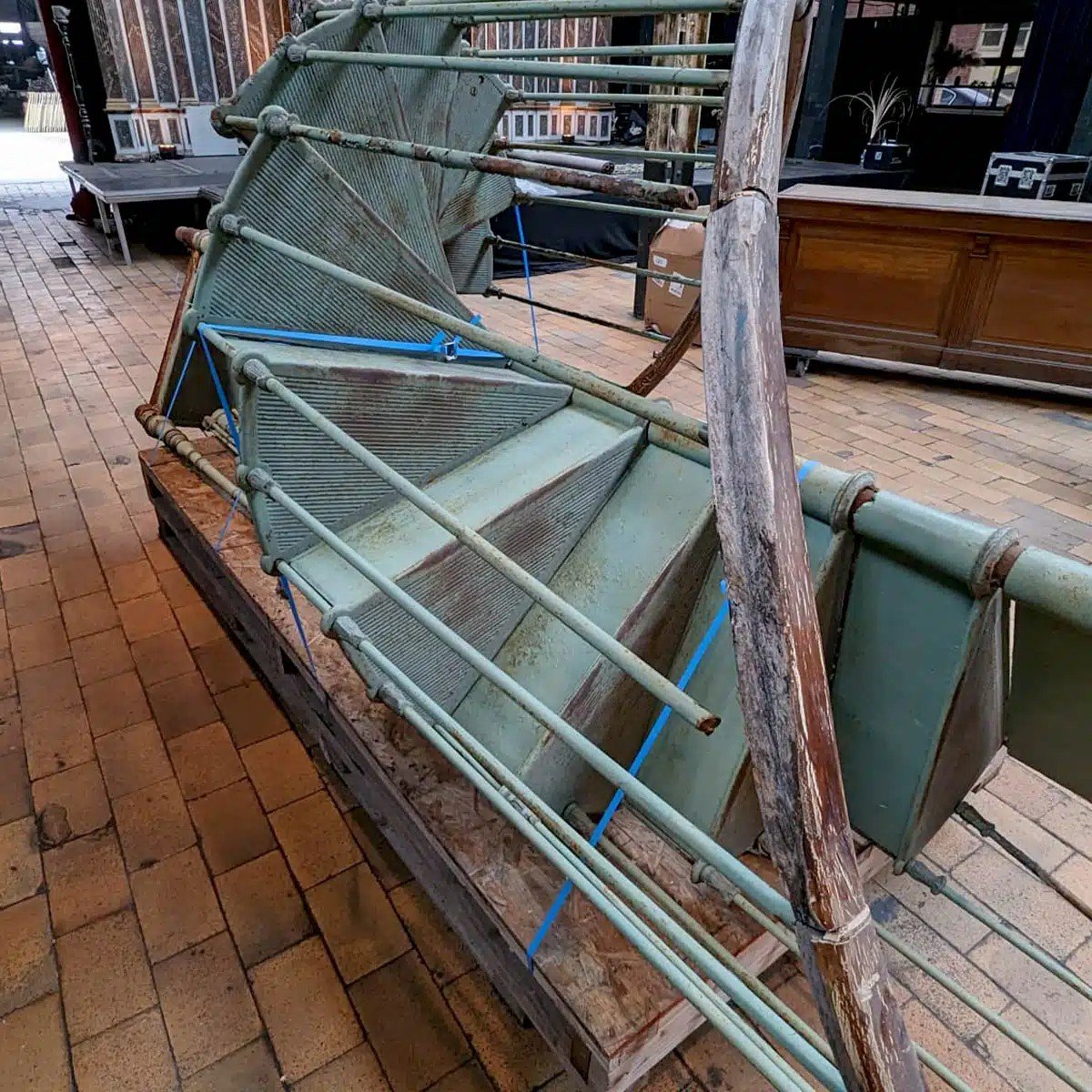 Old Spiral Staircase With Central Volute-photo-2