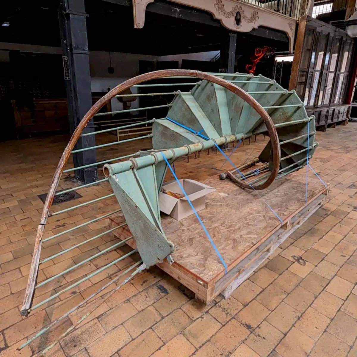 Old Spiral Staircase With Central Volute-photo-4