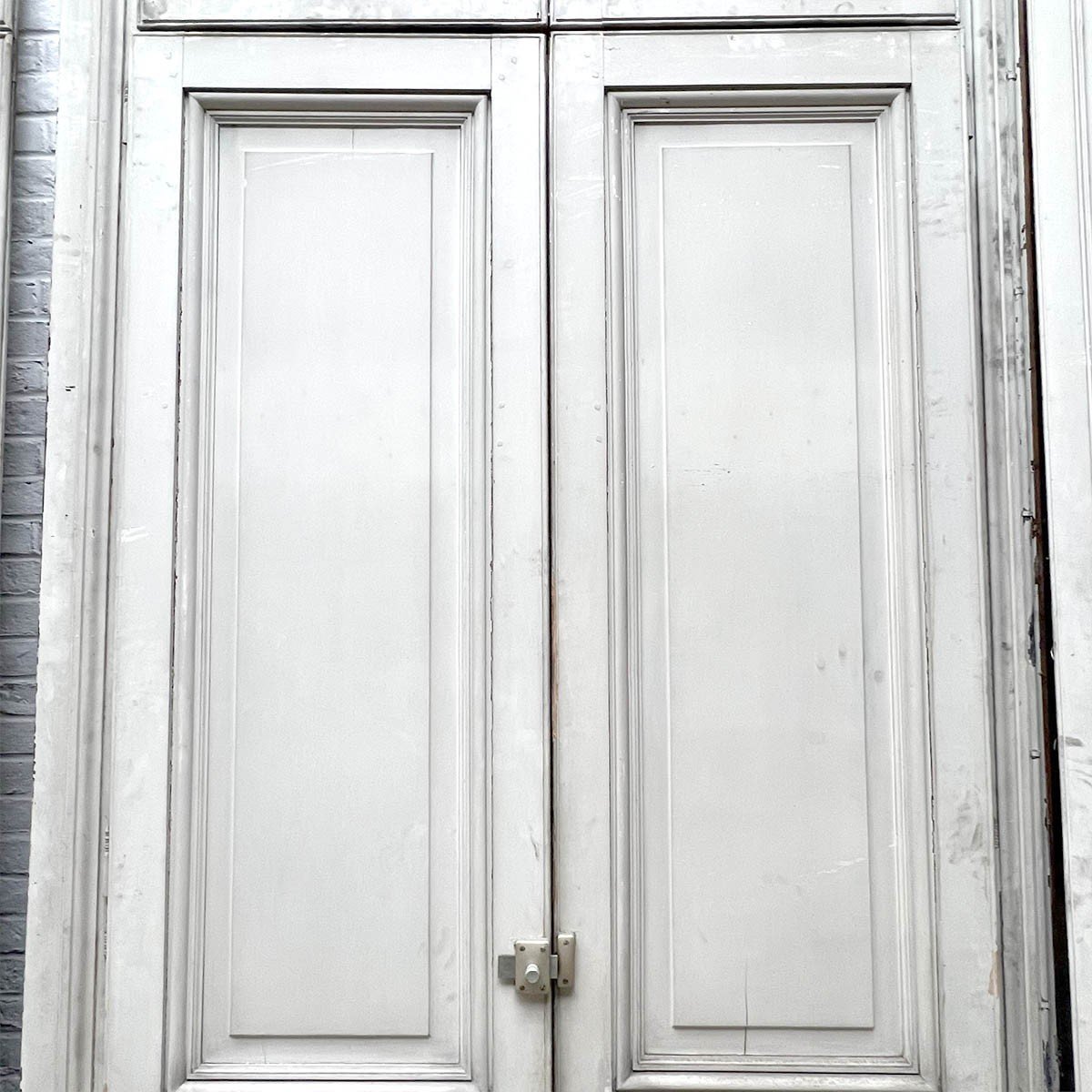 Haussmannian Woodwork With Its Double Door-photo-3