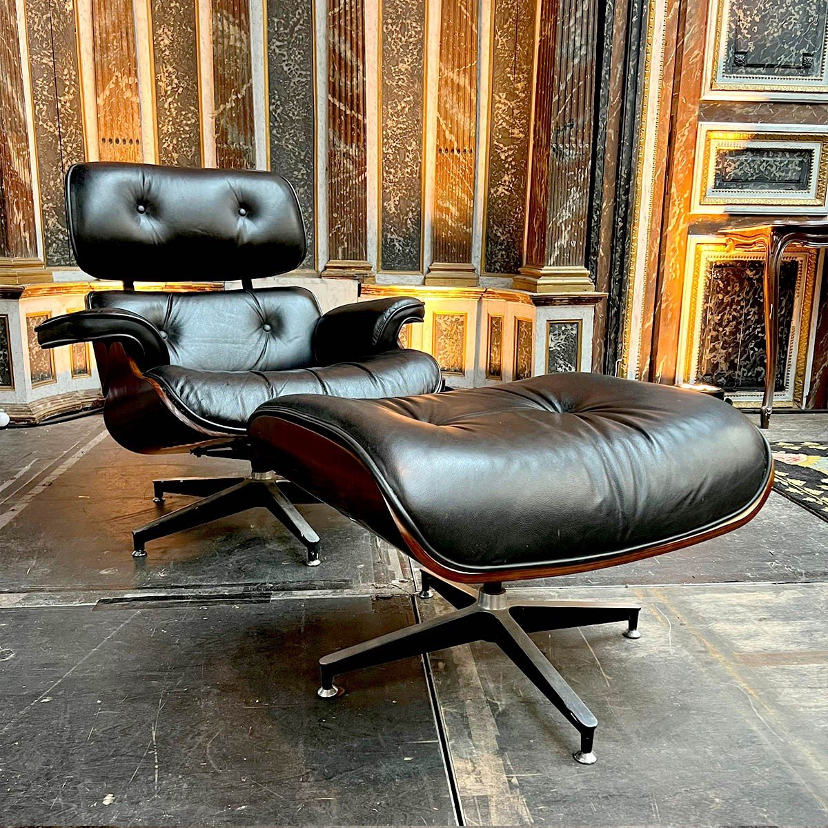 Fauteuil Et Ottoman Dans Le Style De Charles Eamns