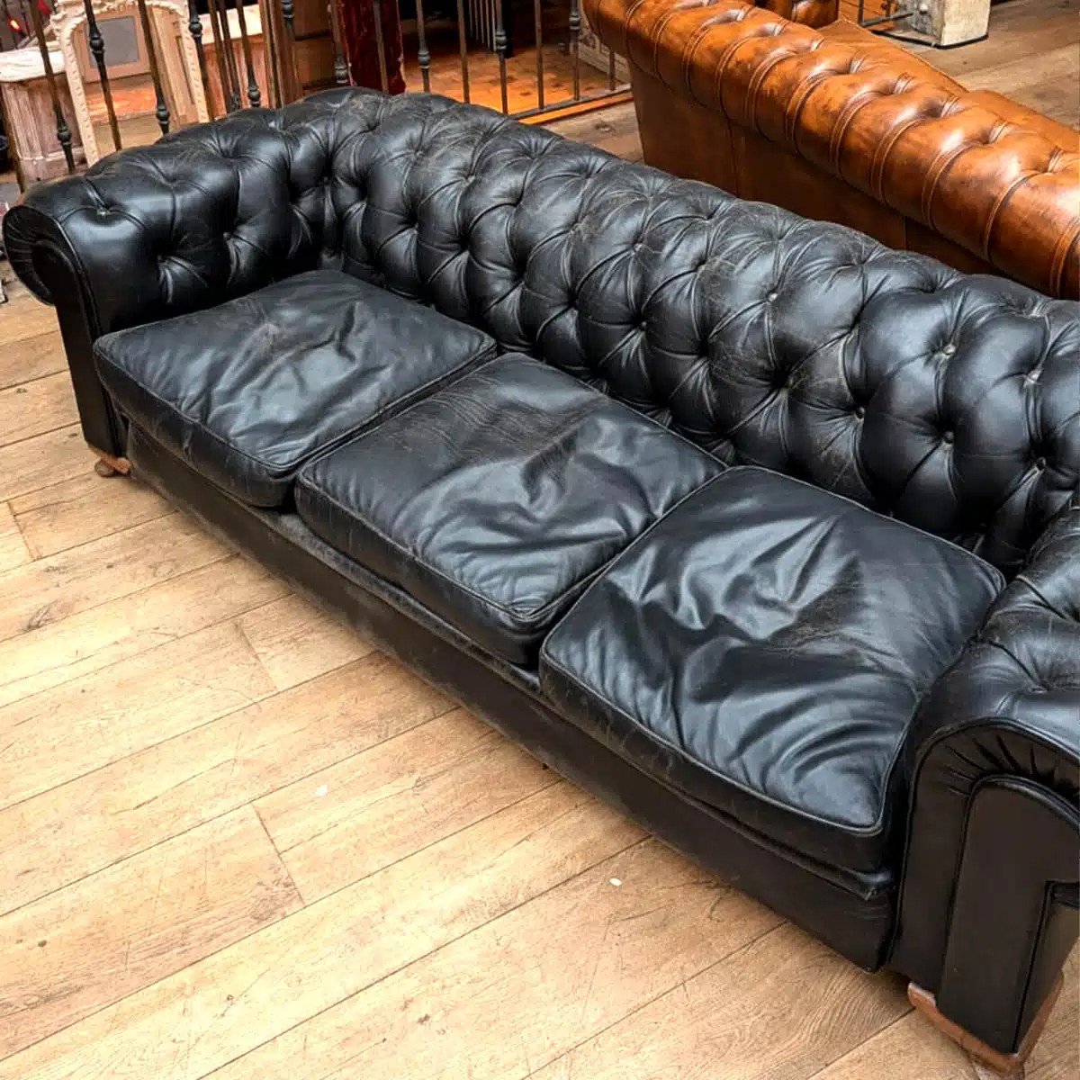 Canapé Chesterfield Ancien En Cuir Noir-photo-4