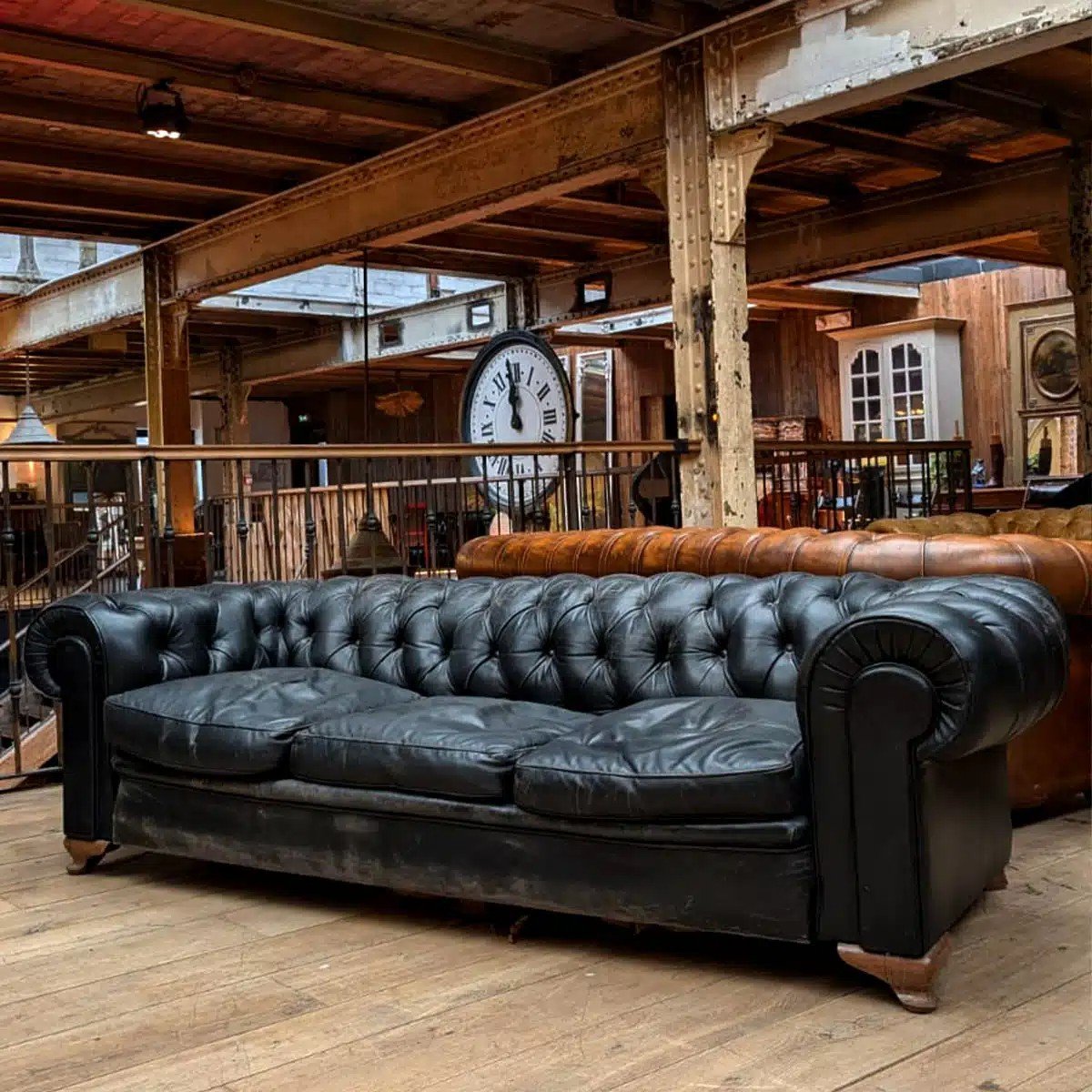 Canapé Chesterfield Ancien En Cuir Noir