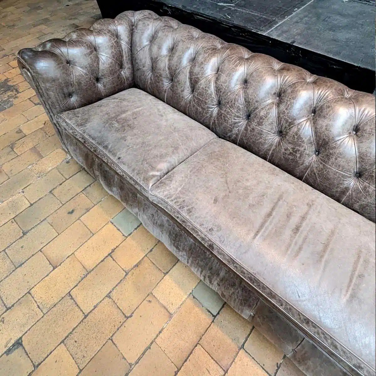 Old Chesterfield 5.75m Long-photo-2