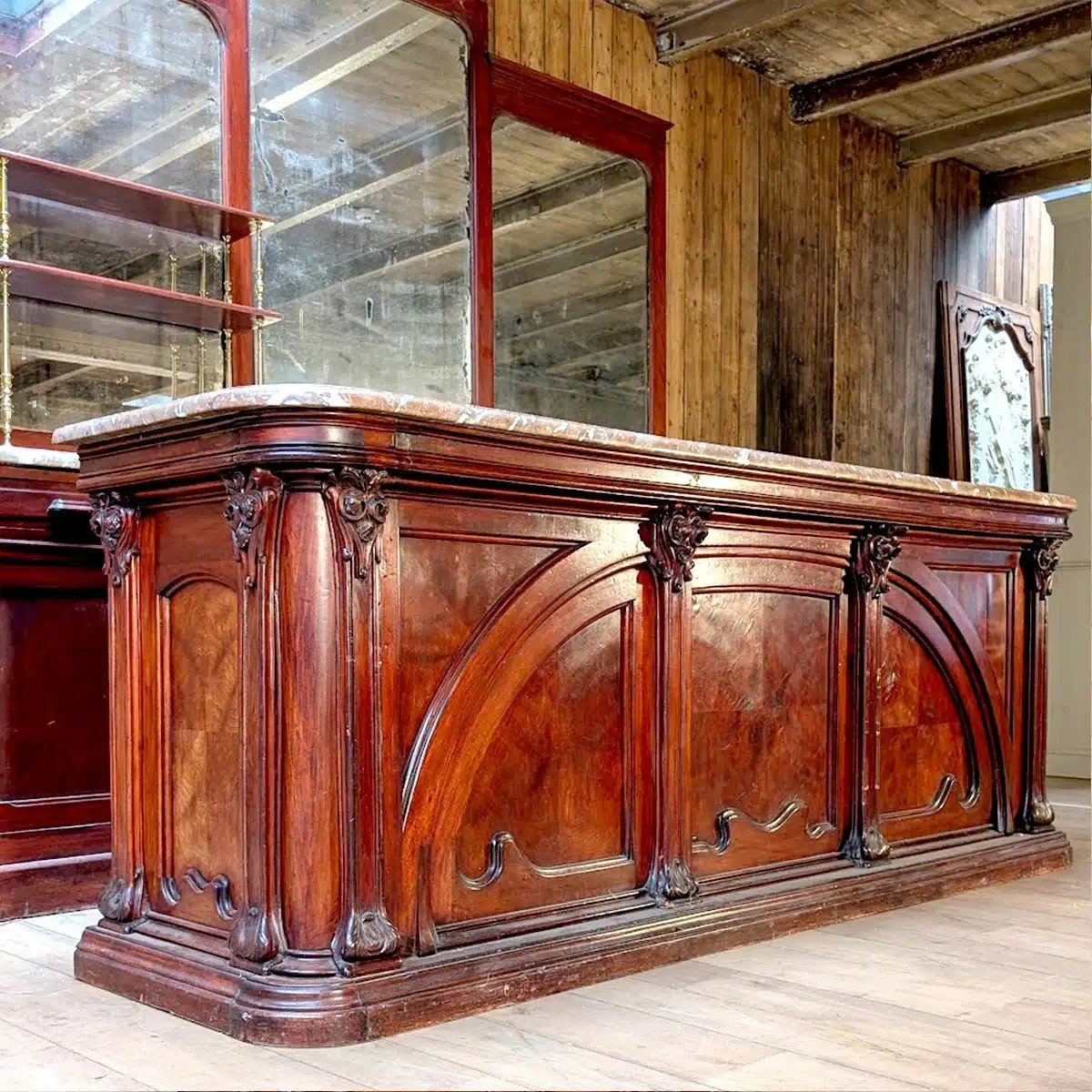 Comptoir De Bar Et Arrière Bar Art Nouveau